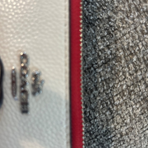 Coach LiP Wallet - Picture 4 of 5